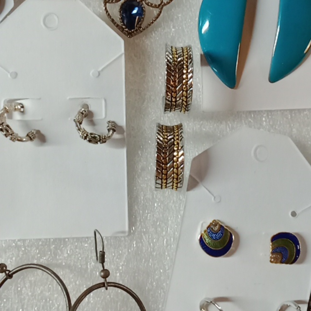 30 Pairs Earrings #A434 - Picture 6 of 10